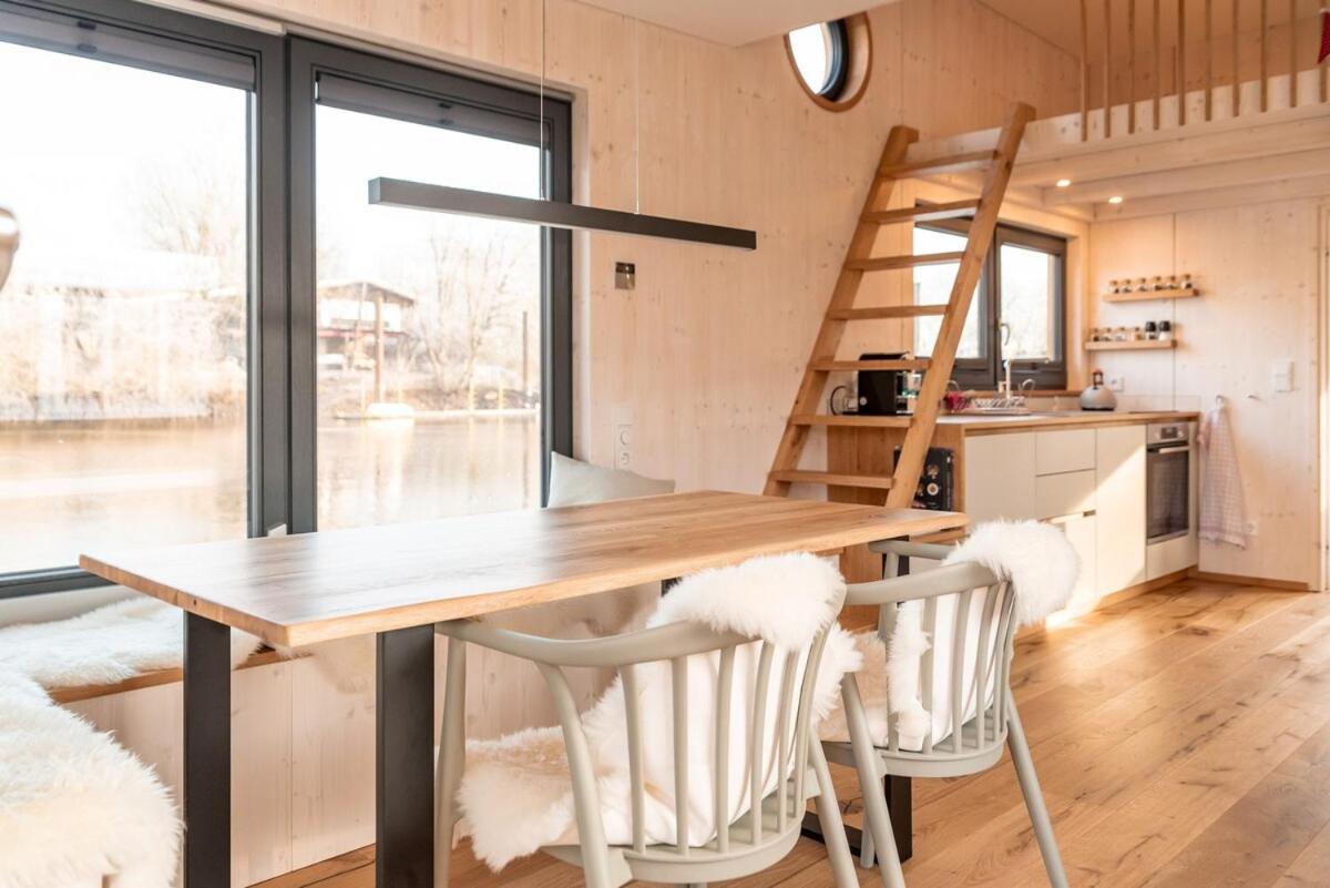 Geraeumige, Hochwertiges Hausboot Petite Mit Kamin