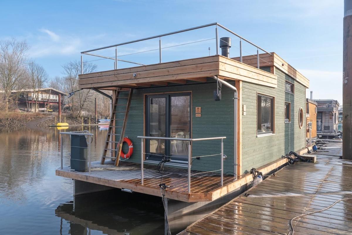 Geraeumige, Hochwertiges Hausboot Petite Mit Kamin Botel