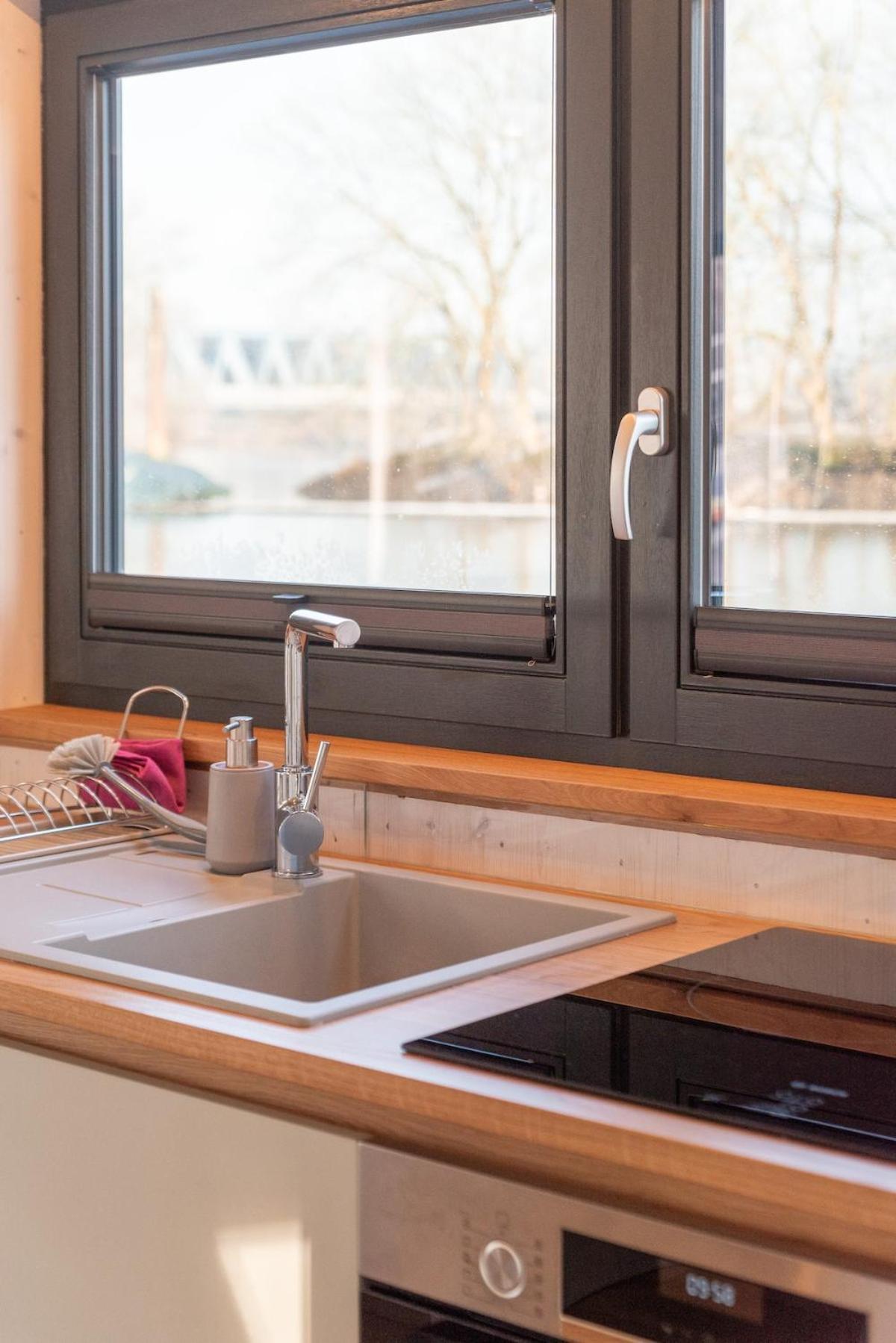 Geraeumige, Hochwertiges Hausboot Petite Mit Kamin Botel *