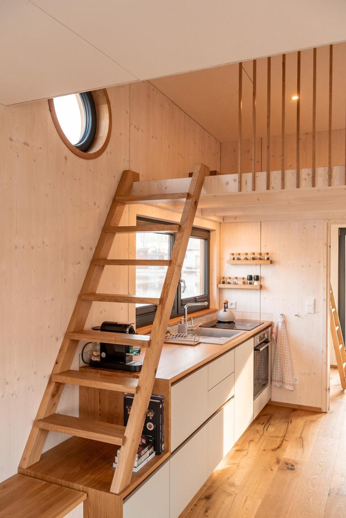 Geraeumige, Hochwertiges Hausboot Petite Mit Kamin *